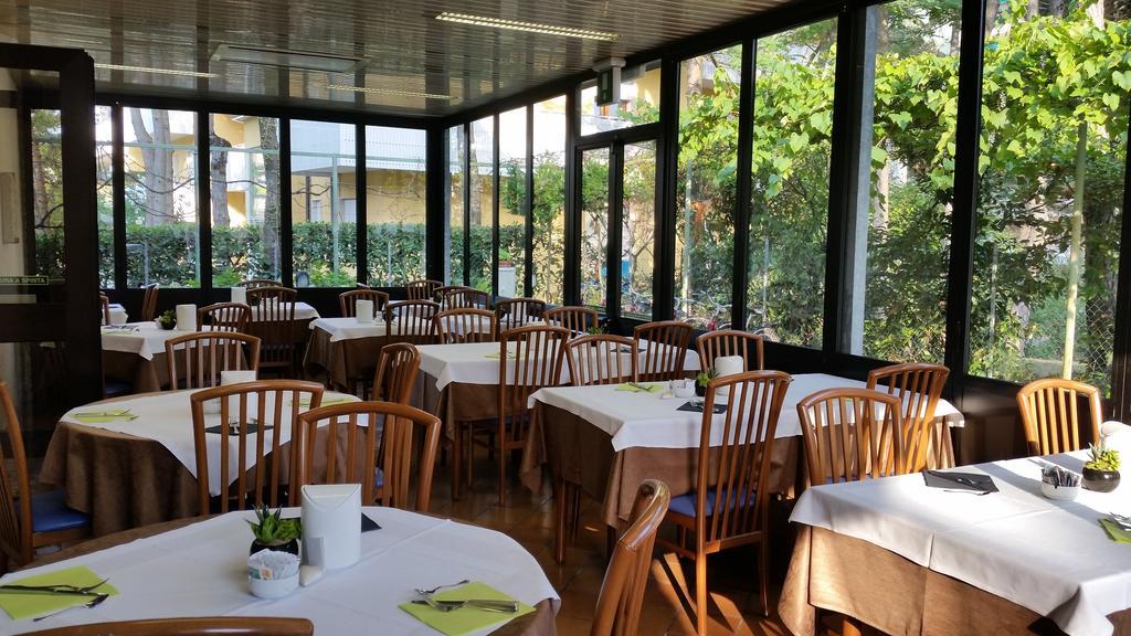 Hotel Acapulco Lignano Sabbiadoro Kültér fotó