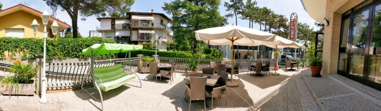 Hotel Acapulco Lignano Sabbiadoro Kültér fotó